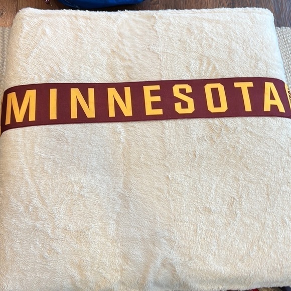 Minnesota Gophers University of Minnesota Scarf - Picture 5 of 5
